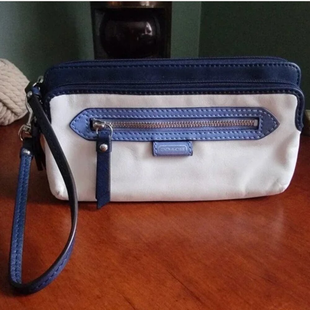 Coach White & Blue Leather Wristlet‎ Wallet Wallet Purse Y2k Vintage